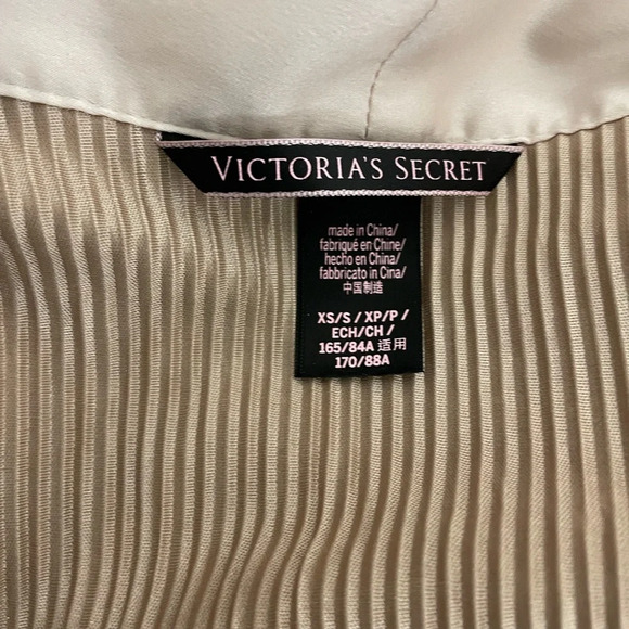 Victoria's Secret Gold Pinch Pleated Robe Womens Size XS Oversized Short - Picture 6 of 7